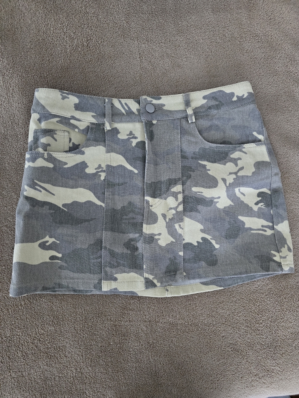 emory park Camo Mini Skirt in Green and Gray